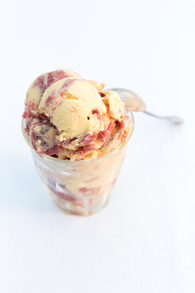 rhubarb_custard_ice_cream2